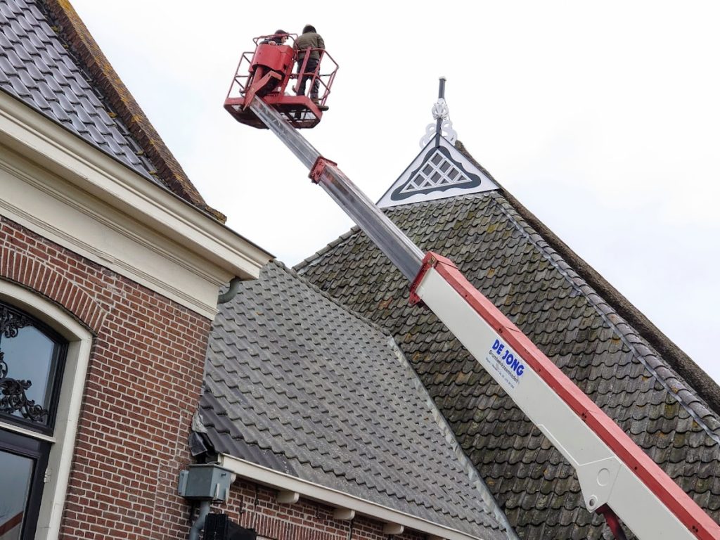 Plaatsing uilebord Berlikum met verrijker